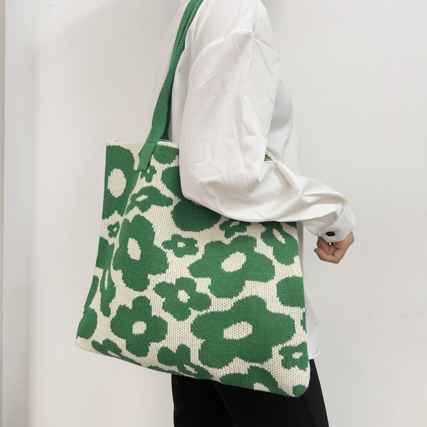 Trendy Knitted Flower Tote Bag
